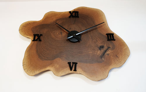 Arboré Wanduhr frontal – Massivholz mit sichtbaren Jahresringen, elegantes Design für stilvolle Räume by Steigerwood