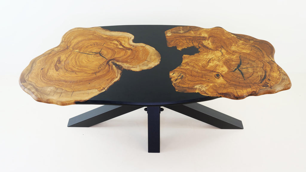 Olivium Noir Designprodukt – exklusiver Couchtisch aus 600 Jahre altem Olivenholz, technische Präzision trifft Handwerkskunst im minimalistischen Metallgestell by Steigerwood